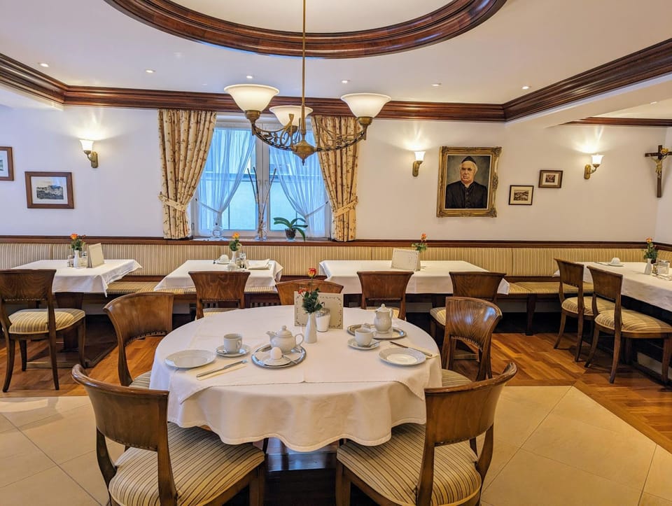 Restaurant/places to eat, Food and drinks, Food, Breakfast