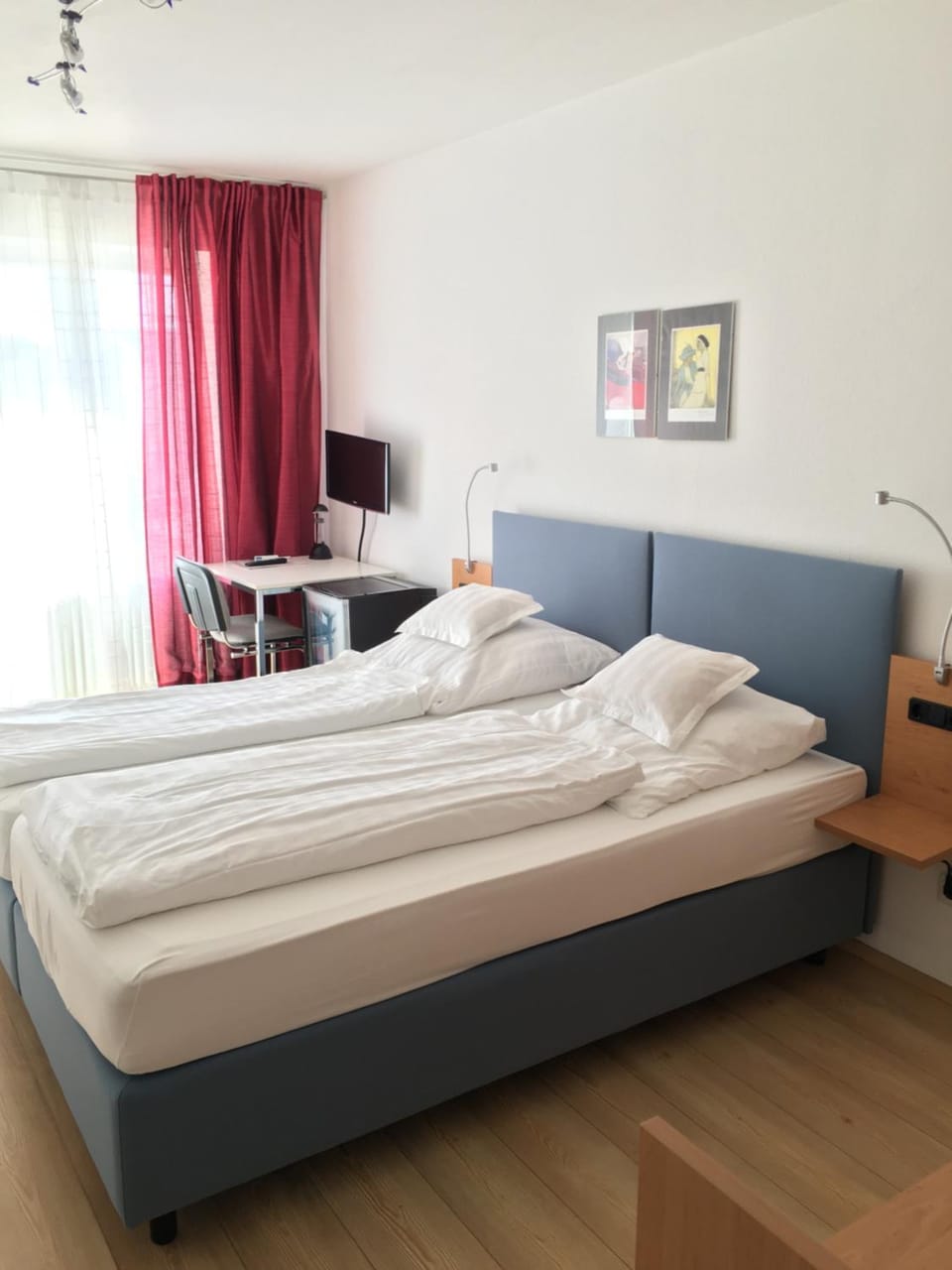 Bed, Photo of the whole room, Bedroom