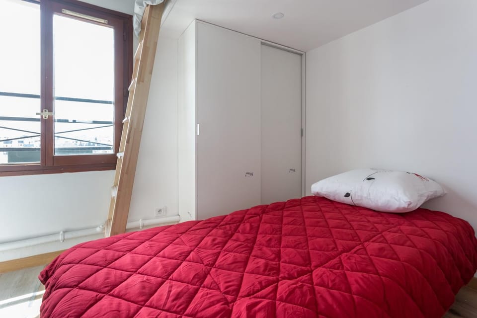 Bed, bunk bed