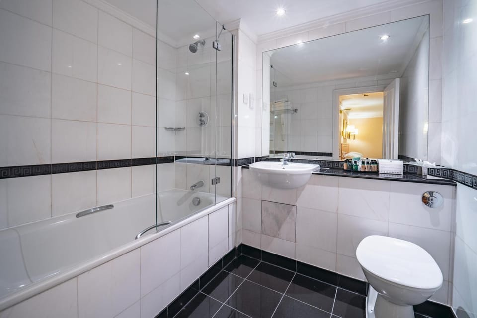 Shower, Toilet, Bathroom, Bath