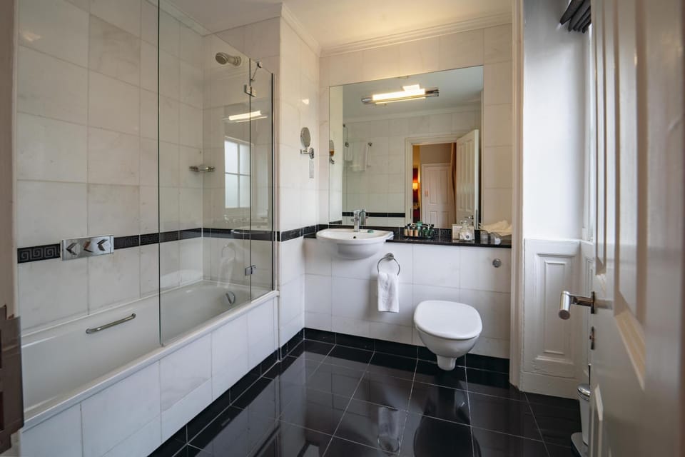 Shower, Toilet, Bath