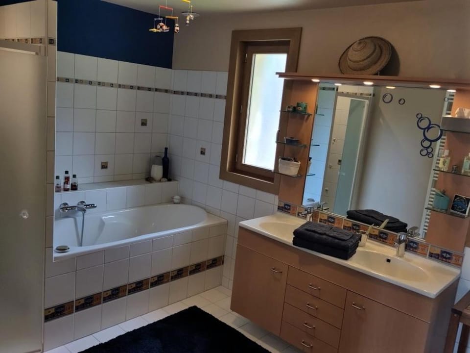 Bathroom, Bath, towels