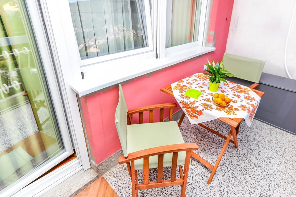 Property building, Balcony/Terrace, Seating area