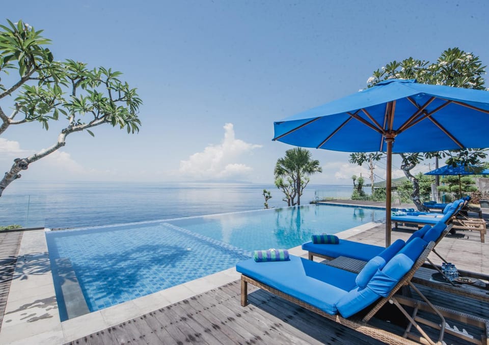 Property building, Swimming pool, Swimming pool