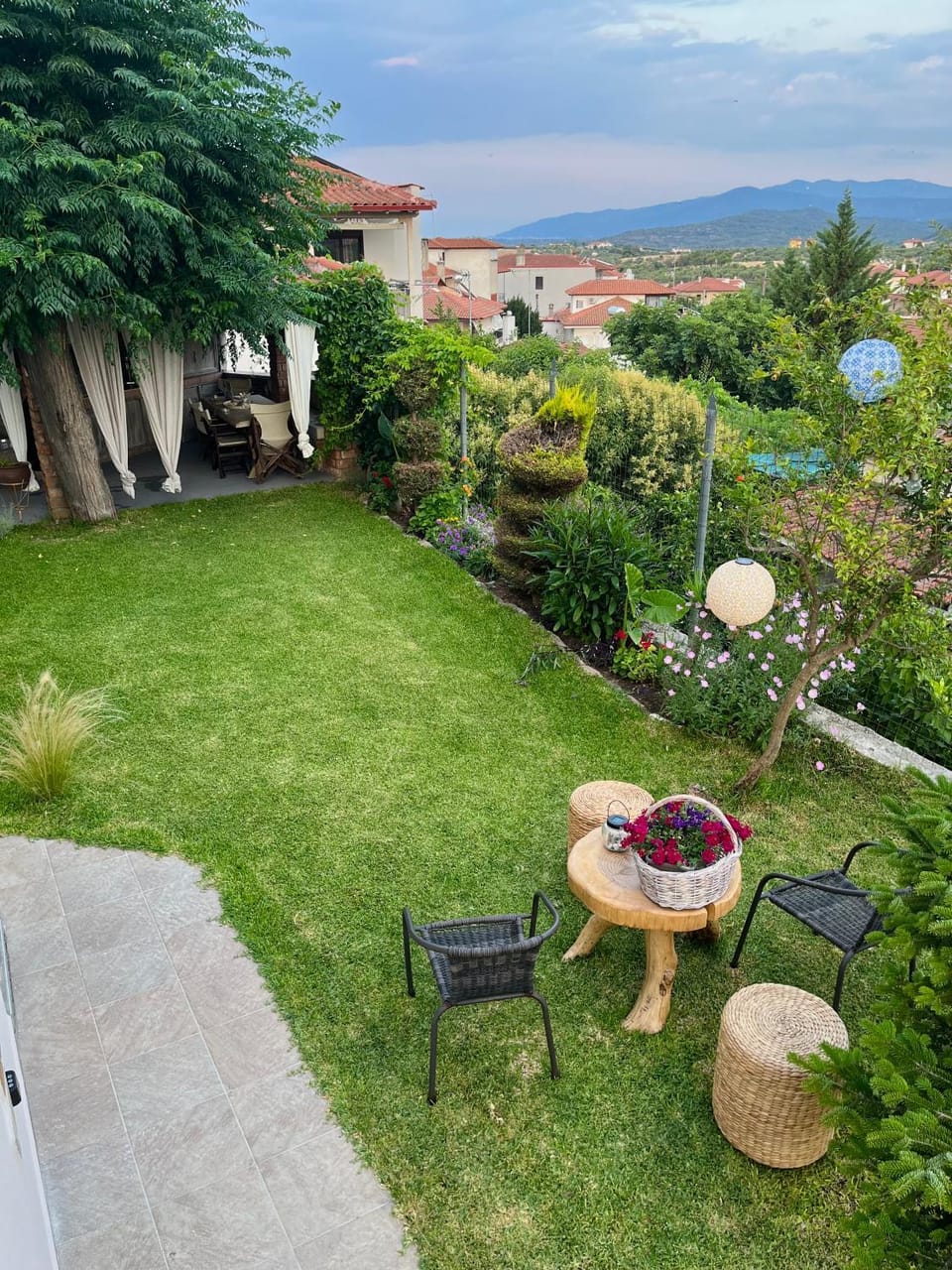 Patio, Spring, Day, Natural landscape, Garden, Garden view, Mountain view