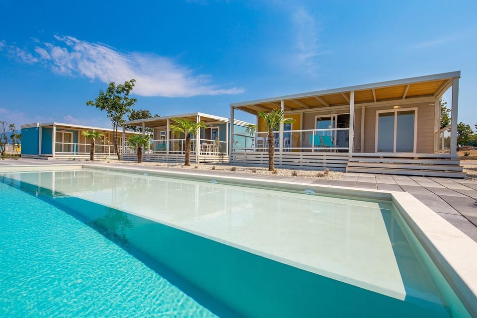 Swimming pool, Swimming pool