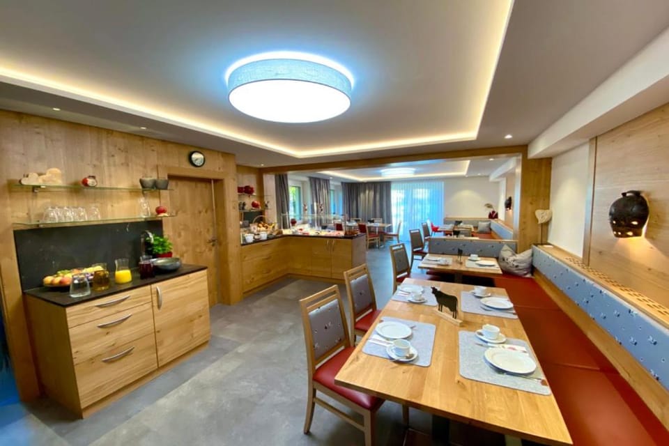 Dining area, Breakfast