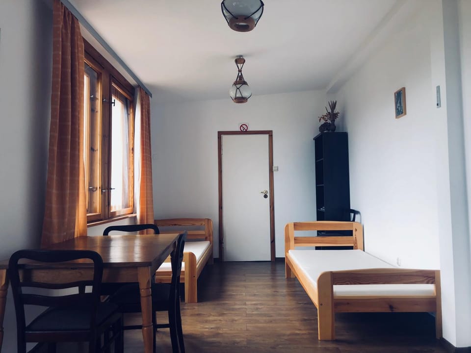 Bed, Photo of the whole room, Seating area, Bedroom