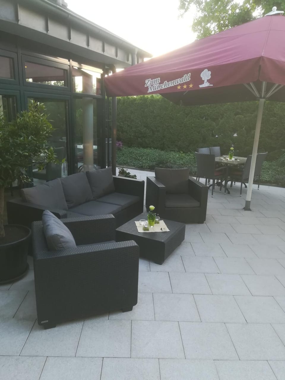 Restaurant/places to eat, Balcony/Terrace, Seating area