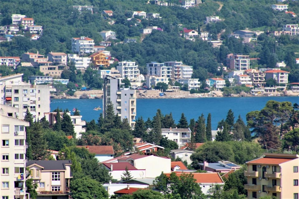 Day, Neighbourhood, Natural landscape, City view, Mountain view, Sea view