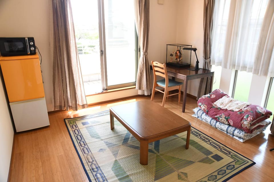 ファミリー不向き!!素泊まり一棟貸切りではない個室の静かな方限定無料WiFi Bed and Breakfast in Saitama Prefecture