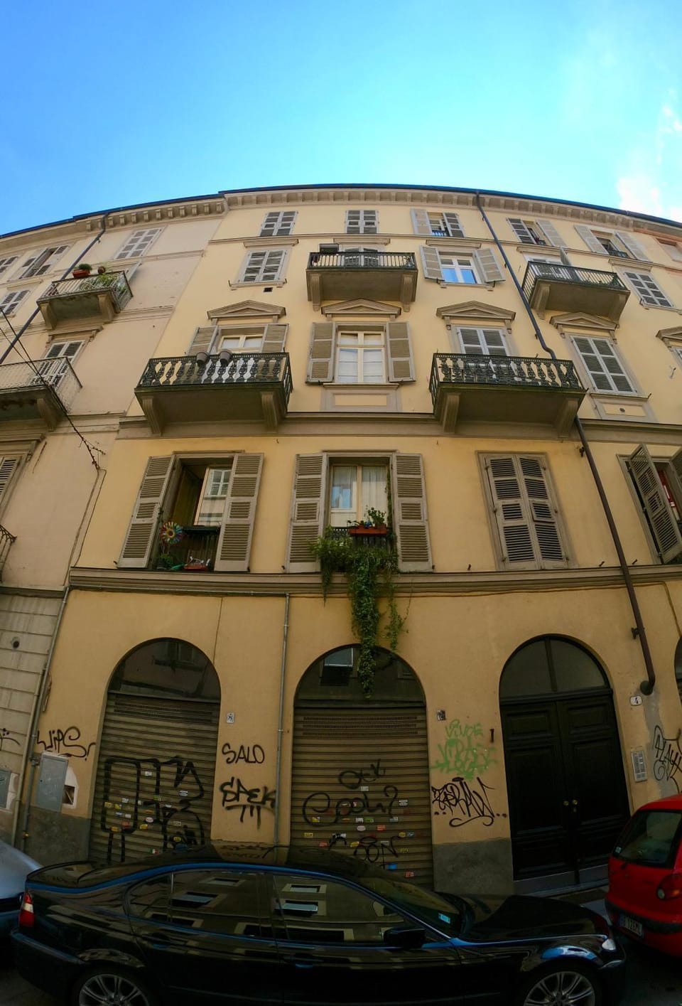 Facade/entrance, View (from property/room)