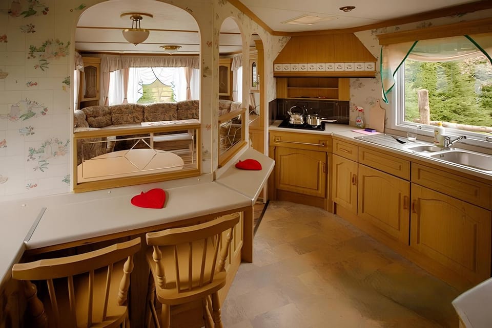 Dining area, minibar, oven, stove, kitchen