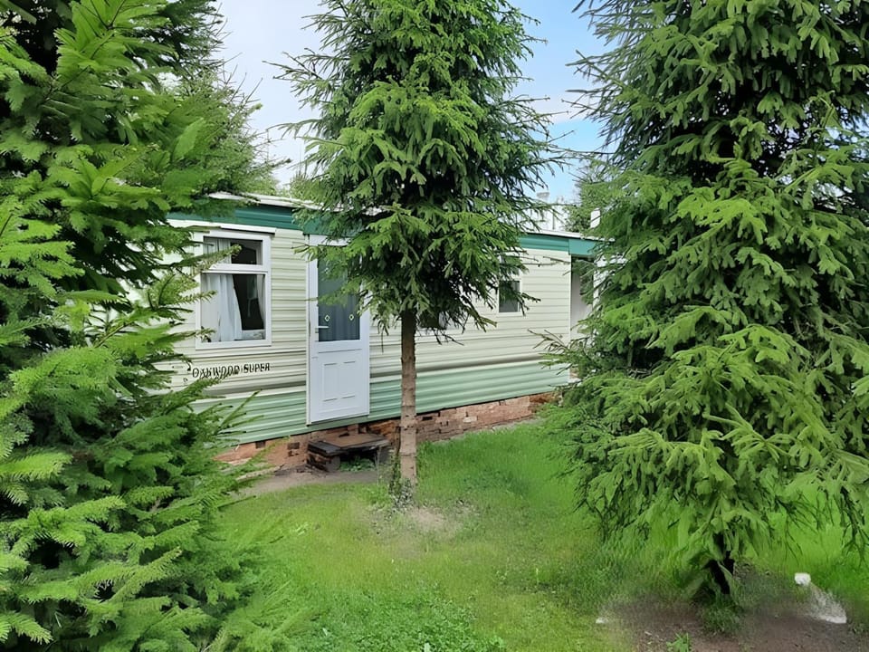 Property building, Spring, Natural landscape, pet friendly