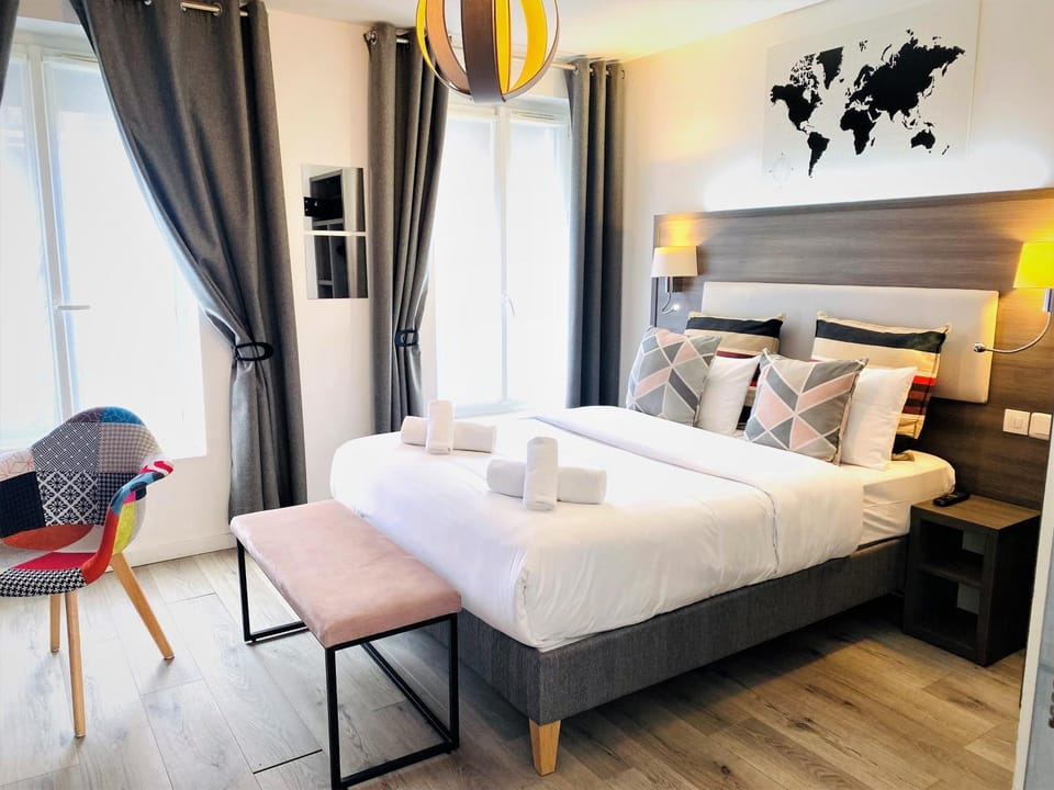 Photo of the whole room, Bedroom
