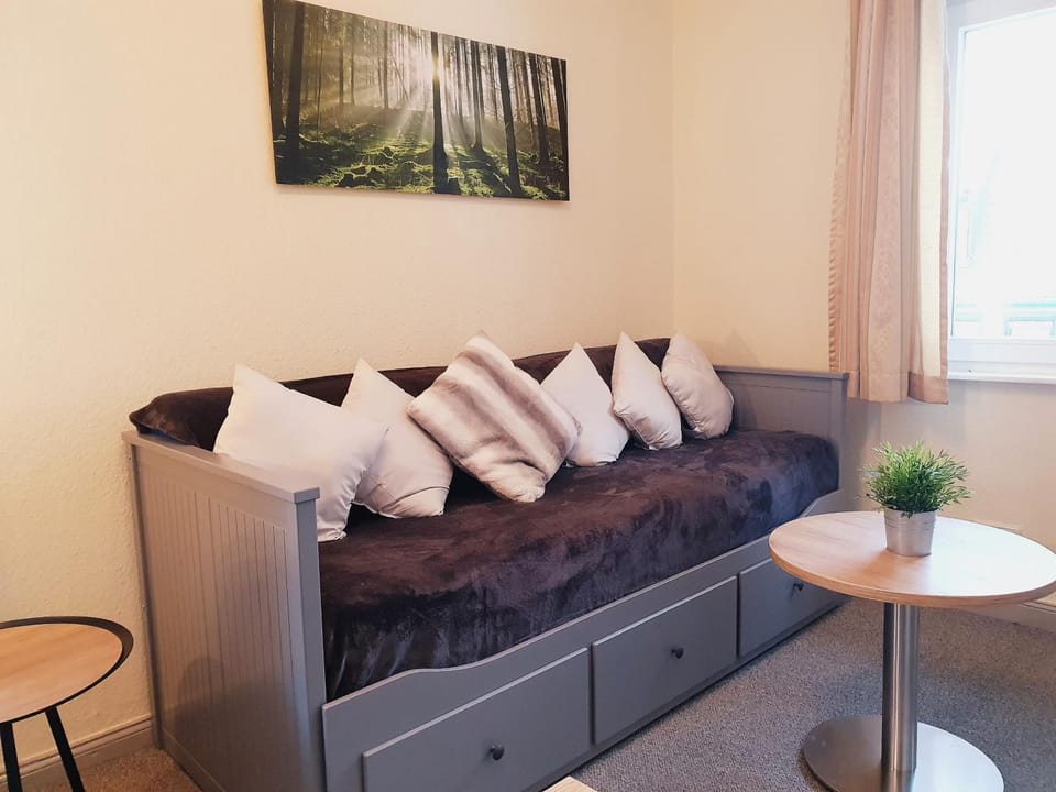 Bed, Seating area, Bedroom
