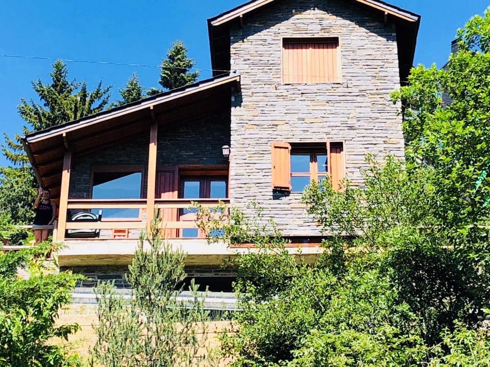 Property building, Patio, Facade/entrance, Bird's eye view, Garden, Balcony/Terrace