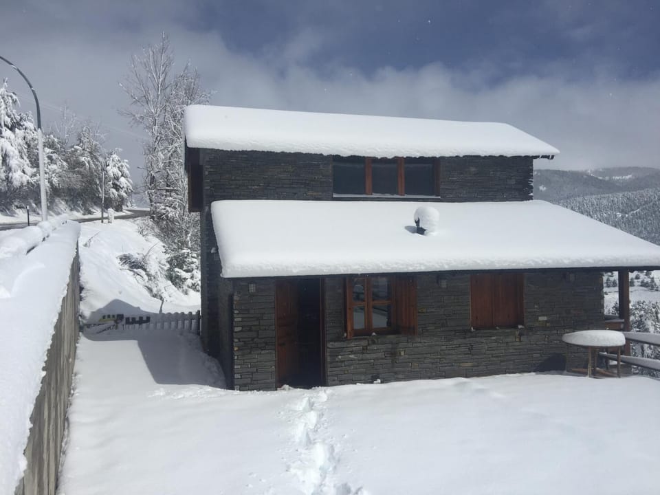 Property building, Facade/entrance, Natural landscape, Winter, Mountain view