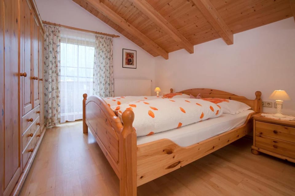 Nearby landmark, Photo of the whole room, Bedroom, Mountain view, Supermarket/grocery shop