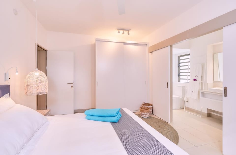 Shower, Bathroom, Bedroom