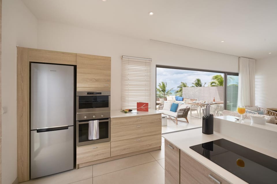 Coffee/tea facilities, Kitchen or kitchenette, Dining area