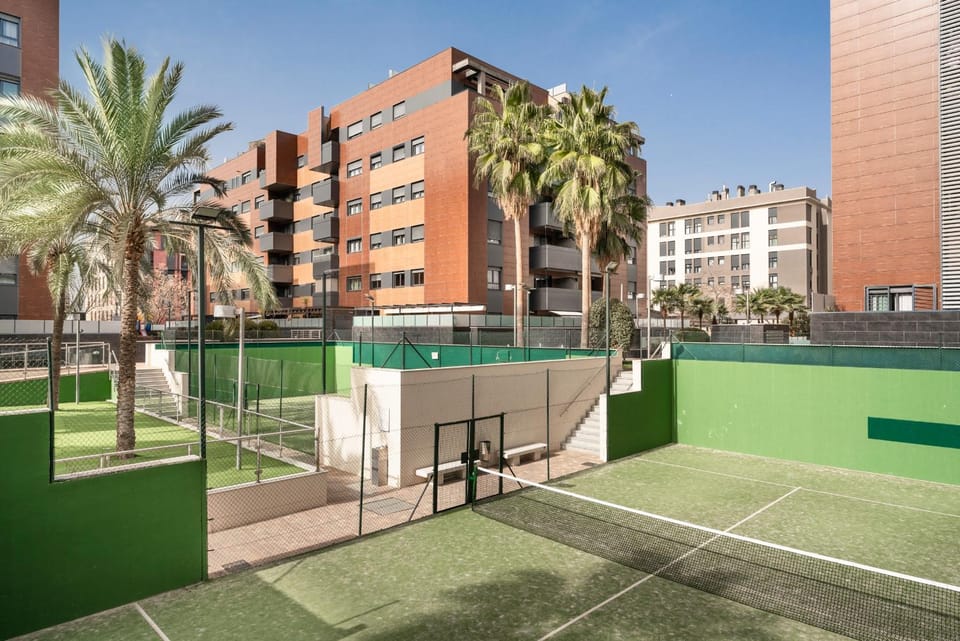 EnjoyGranada EMIR 3F - POOL, GYM & Free Parking Apartment in Granada