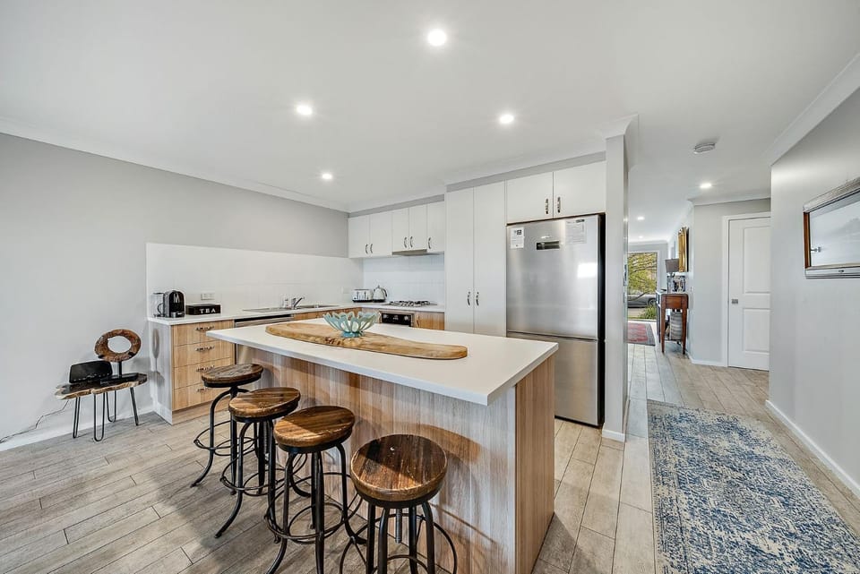 The Mountain House - Luxury 4BR Home l WiFi l Netflix l BBQ l Nespresso Machine House in Jindabyne