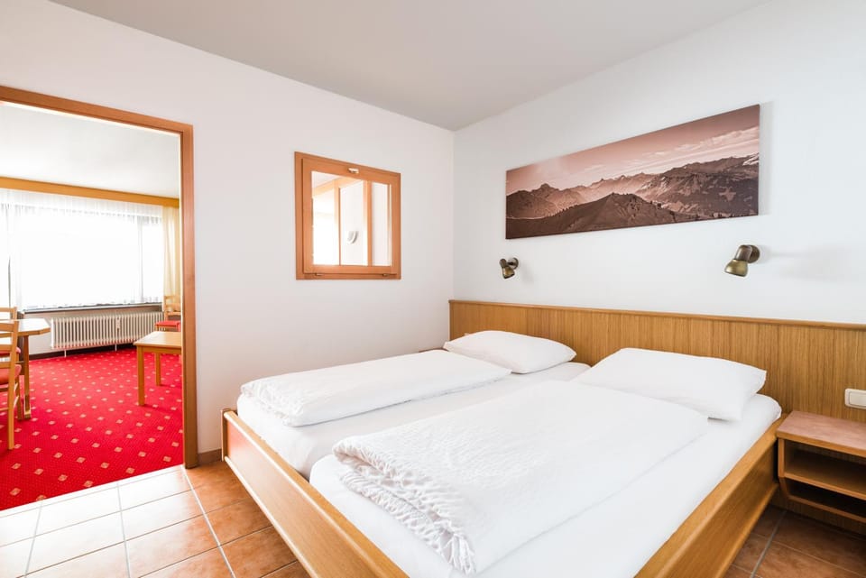 Day, Photo of the whole room, Photo of the whole room