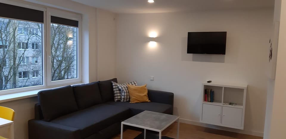 TV and multimedia, Living room, Seating area, Evening entertainment