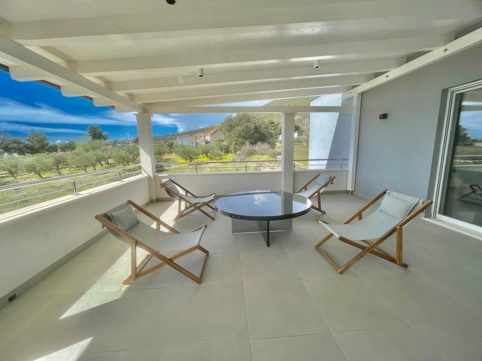 View (from property/room), Balcony/Terrace, Seating area
