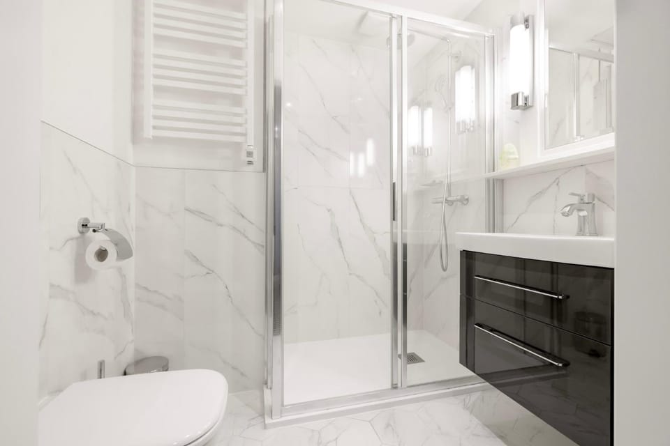 Shower, Toilet, Bathroom