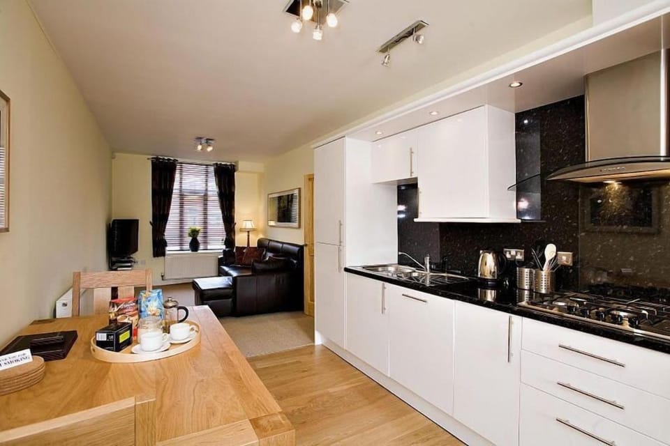 Kitchen or kitchenette, Dining area, dishwasher