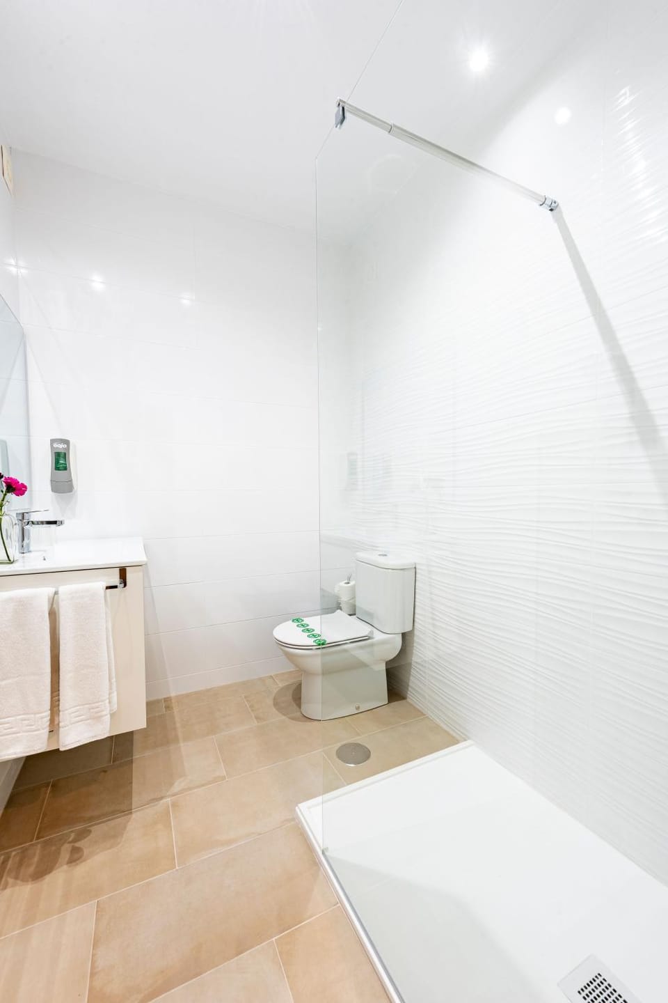 Shower, Toilet, Bathroom, Bath, towels