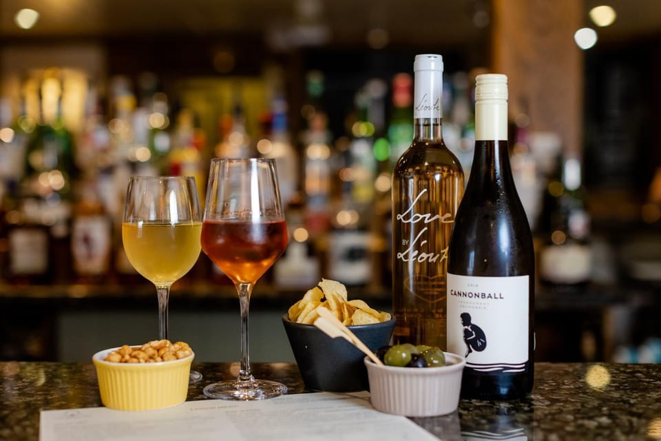 Lounge or bar, Drinks, Alcoholic drinks