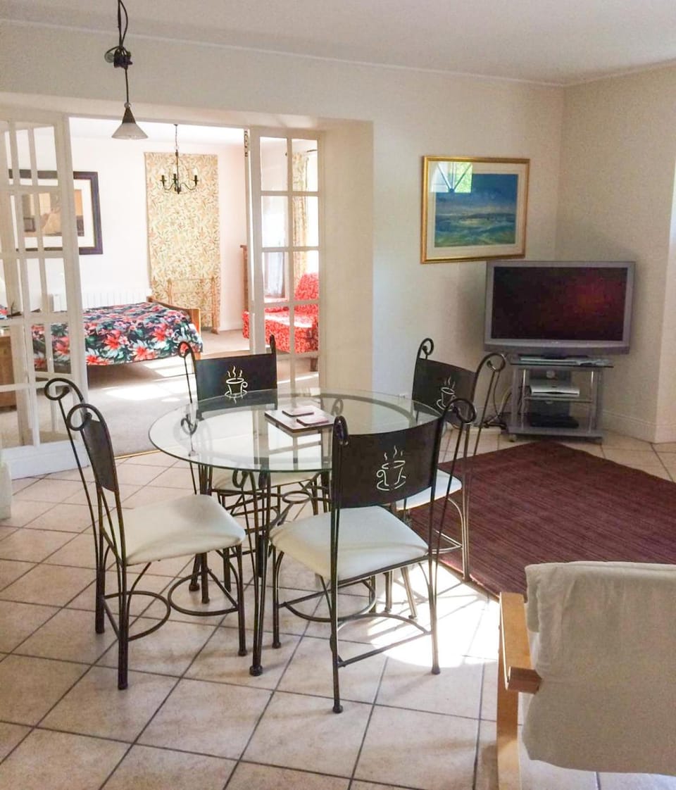 TV and multimedia, Living room, Dining area