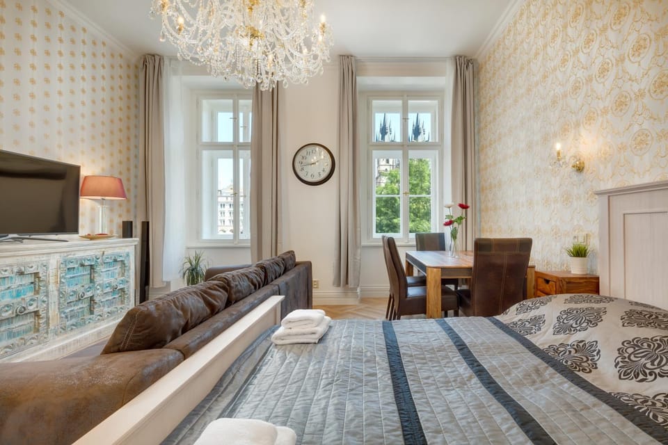 Living room, Photo of the whole room, Bedroom