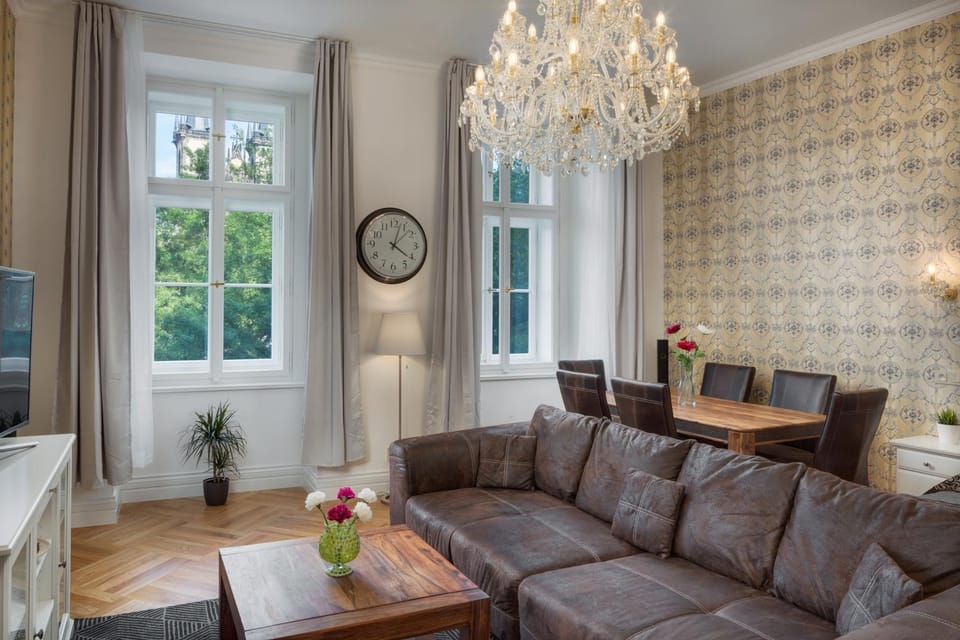 Living room, Photo of the whole room