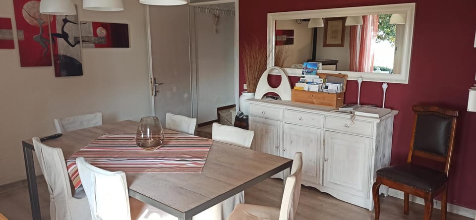 Seating area, Dining area