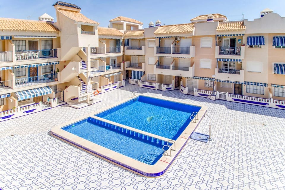 Pool view, Pool view