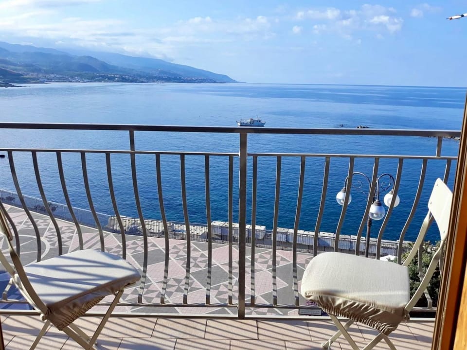 Balcony/Terrace, Seating area, Sea view