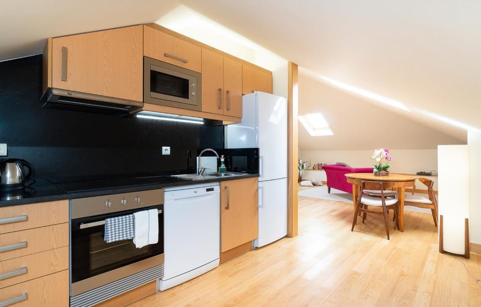 Kitchen or kitchenette, Living room, Seating area, Dining area