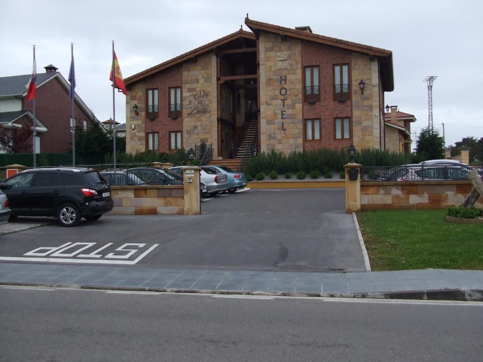 Facade/entrance