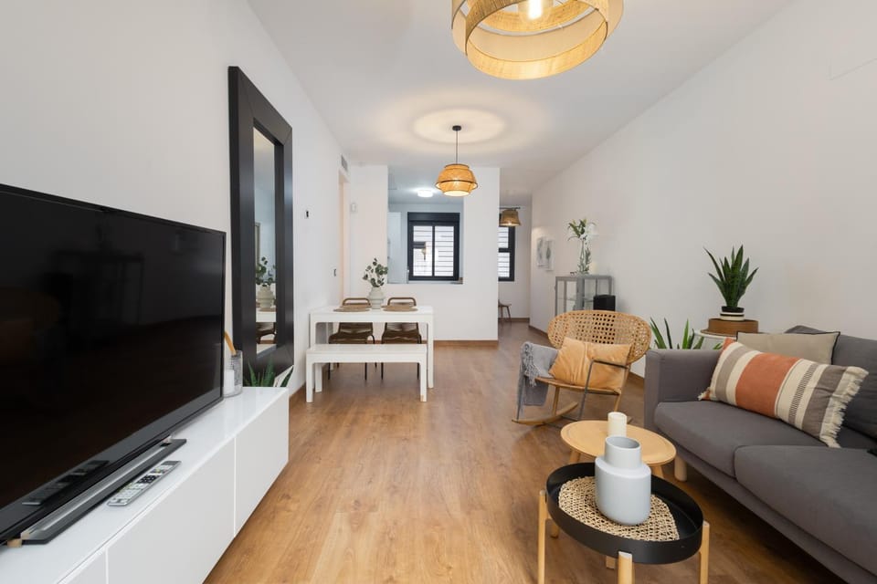 TV and multimedia, Living room, Seating area, Dining area