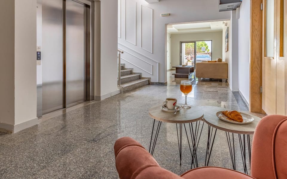 Communal lounge/ TV room