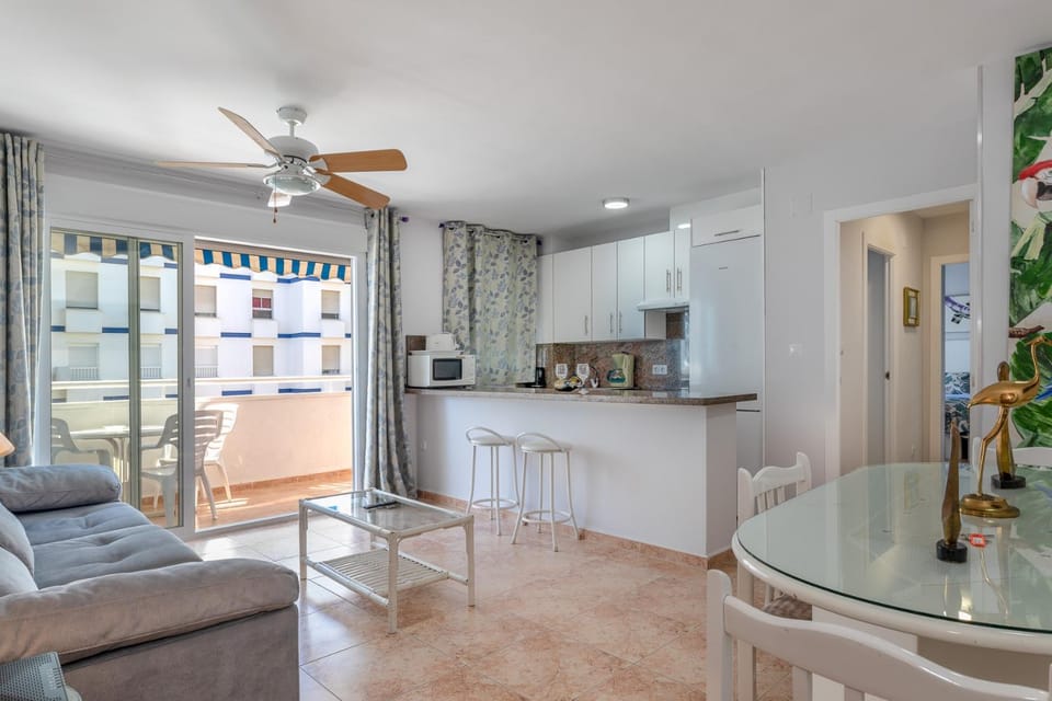 Kitchen or kitchenette, Lounge or bar, Seating area, Dining area
