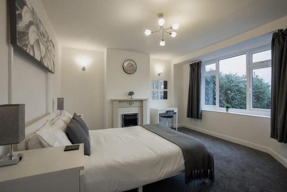 Hereford - Raven House - 4 Bedroom House Located West Of City, Sleeps 7 - Perfect For Contractors Or a Base For Exploring - Hosted By RENTMYHOUSE Apartment in Hereford