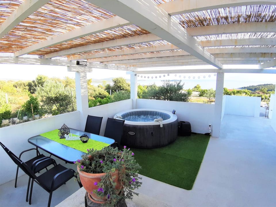 Bird's eye view, Garden, Hot Tub, Massage, Balcony/Terrace, Food and drinks, City view, Garden view, Lake view, Landmark view, Mountain view, Sea view, Facility for disabled guests