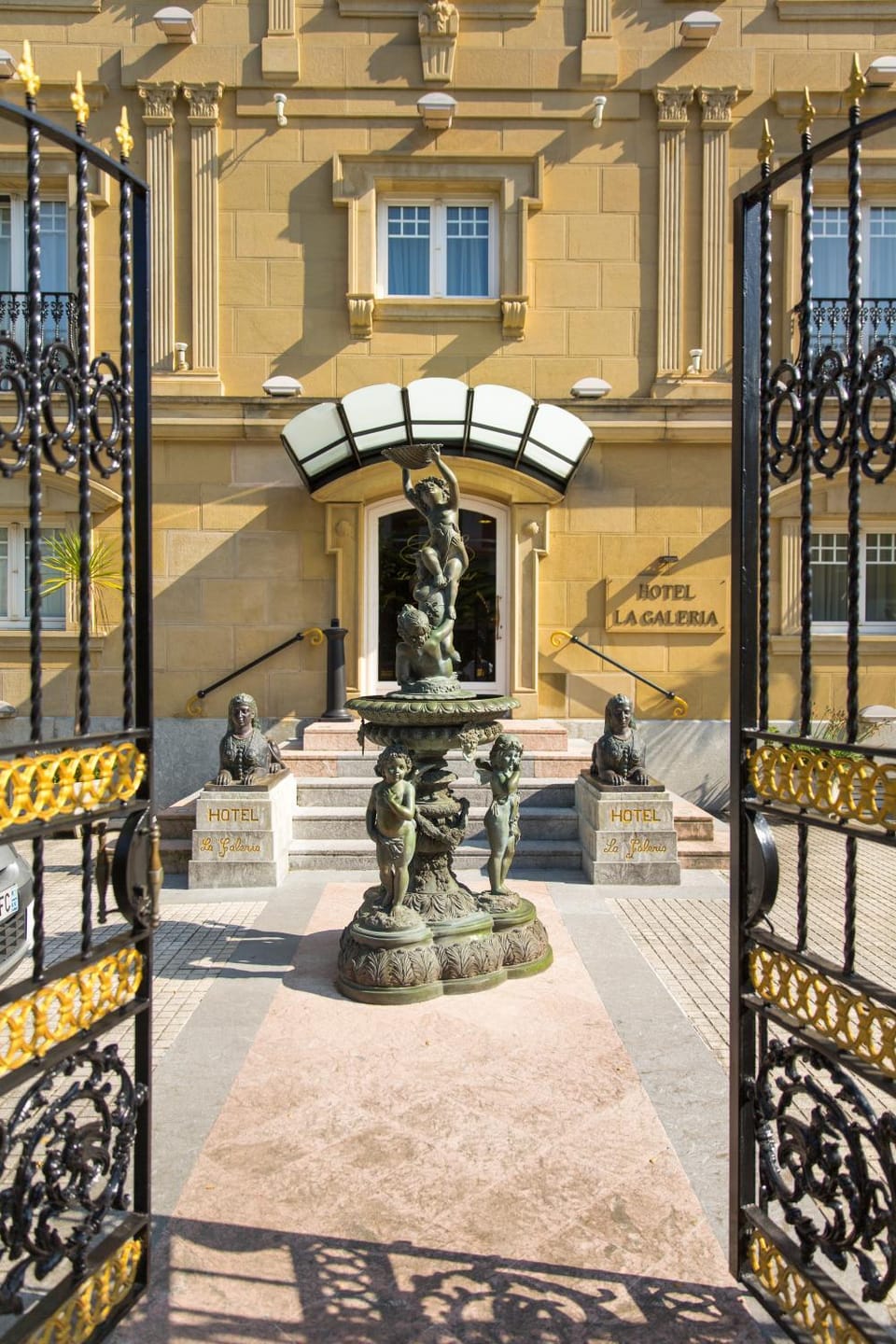 Facade/entrance, Off site, Lobby or reception