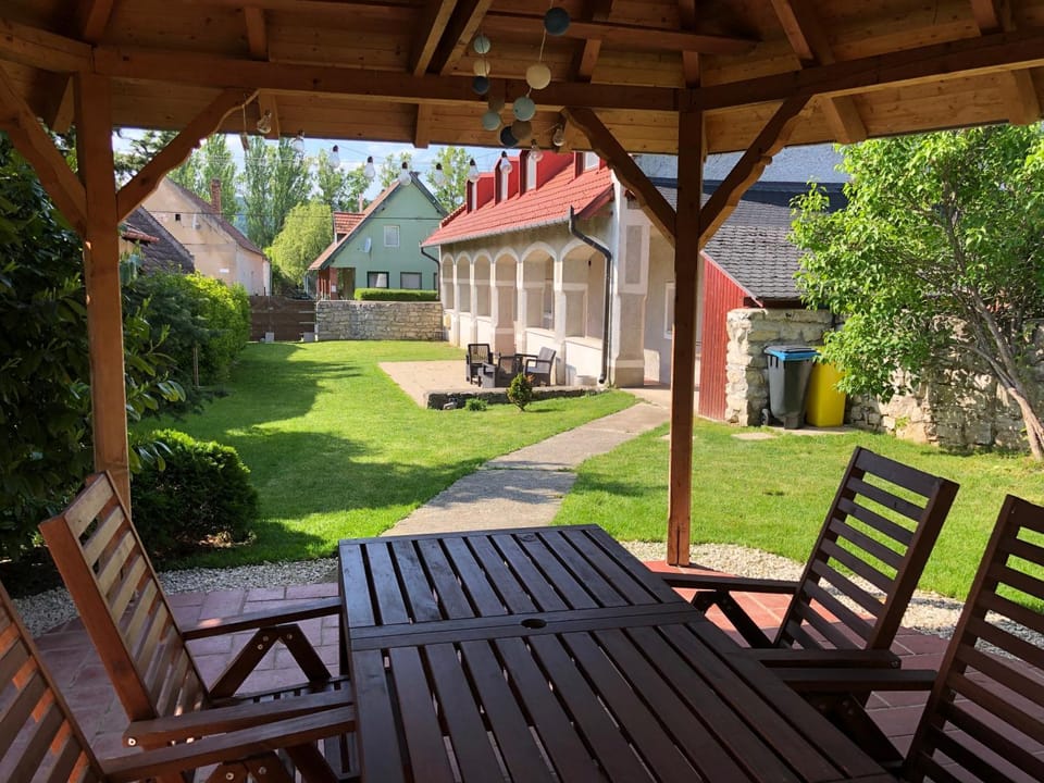 Pécsely House Apartman Apartment in Hungary