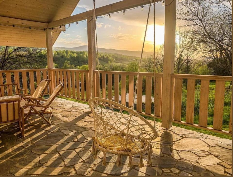 View (from property/room), Balcony/Terrace, Mountain view